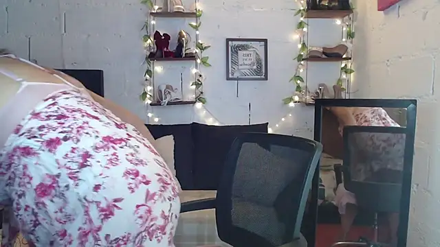 Snapshot of missrosario_stepmoan chatting on 02-12-26, 02:23 missrosario stepmoan online show from 02-12-26, 02:23