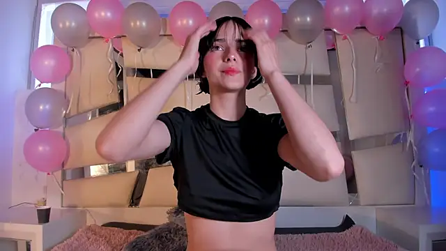 Snapshot of chrystal_js chatting on 10-23-25, 01:21 chrystal js online show from 10-23-25, 01:21