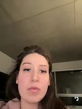 Snapshot of nerdynina chatting on 12-21-25, 12:29 nerdynina online show from 12-21-25, 12:29