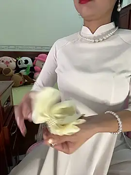   Erin    online show from 06-18-26, 02:01