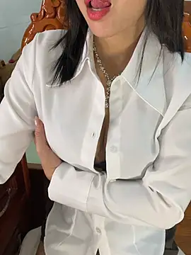    Erin    online show from 06-30-26, 03:02