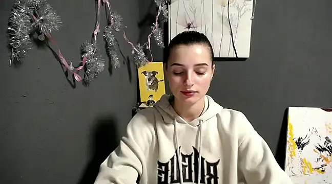 Snapshot of lady_olivia_ chatting on 12-19-24, 04:46 lady olivia  online show from 12-19-24, 04:46