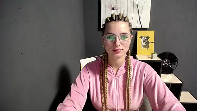 Snapshot of lady_olivia_ chatting on 10-15-25, 03:56 lady olivia  online show from 10-15-25, 03:56