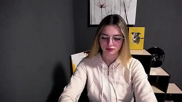 lady olivia  online show from 04-28-26, 03:06