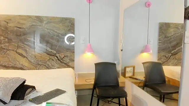 Snapshot of Alisson_zambrano chatting on 12-18-25, 08:26 Alisson zambrano online show from 12-18-25, 08:26