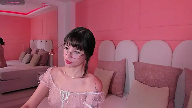 emilly williams  online show from 12-19-24, 05:08