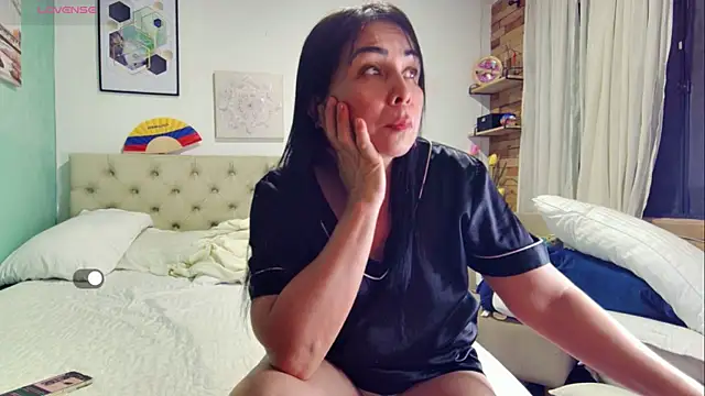 Snapshot of yanella_fire chatting on 07-18-26, 05:00 yanella fire online show from 07-18-26, 05:00