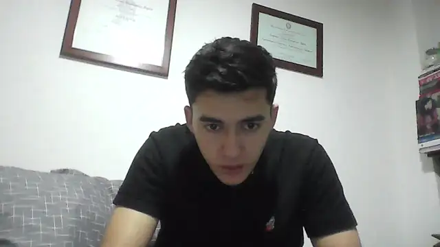 Snapshot of Estebitan_vm chatting on 11-25-25, 04:23 Estebitan vm online show from 11-25-25, 04:23