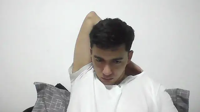 Snapshot of Estebitan_vm chatting on 11-26-25, 04:24 Estebitan vm online show from 11-26-25, 04:24