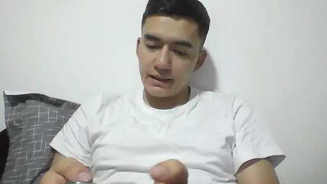 Snapshot of Estebitan_vm chatting on 12-18-25, 05:35 Estebitan vm online show from 12-18-25, 05:35