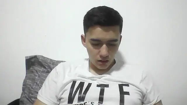 Snapshot of Estebitan_vm chatting on 12-20-25, 01:02 Estebitan vm online show from 12-20-25, 01:02