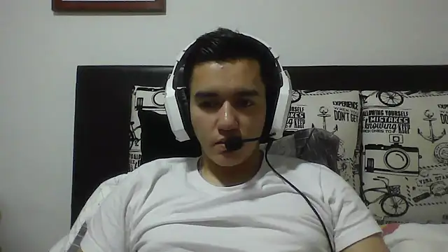 Snapshot of Estebitan_vm chatting on 02-21-26, 04:57 Estebitan vm online show from 02-21-26, 04:57