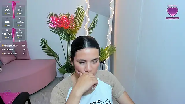 Snapshot of Chiara_tay chatting on 01-14-25, 02:19 Chiara tay online show from 01-14-25, 02:19