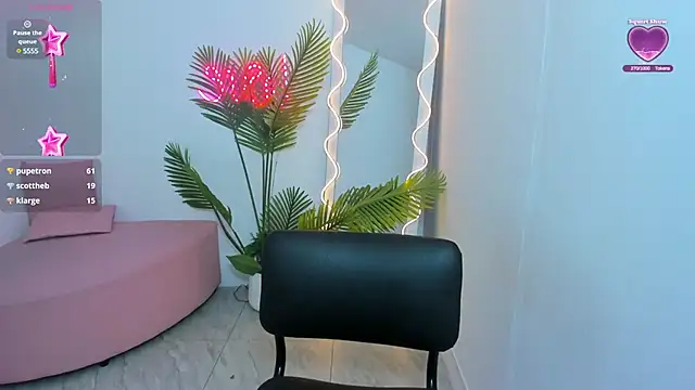 Snapshot of Chiara_tay chatting on 01-15-25, 08:30 Chiara tay online show from 01-15-25, 08:30