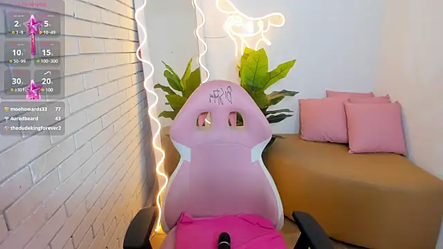 Snapshot of Chiara_tay chatting on 02-03-25, 10:21 Chiara tay online show from 02-03-25, 10:21