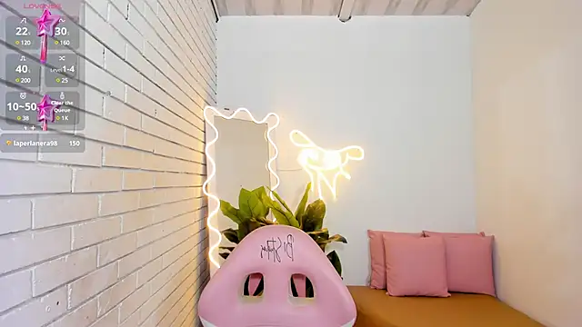 Snapshot of Chiara_tay chatting on 02-05-25, 10:22 Chiara tay online show from 02-05-25, 10:22