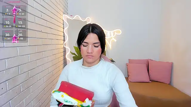 Snapshot of Chiara_tay chatting on 02-10-25, 07:17 Chiara tay online show from 02-10-25, 07:17