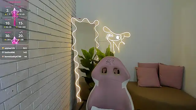 Snapshot of Chiara_tay chatting on 02-11-25, 01:20 Chiara tay online show from 02-11-25, 01:20