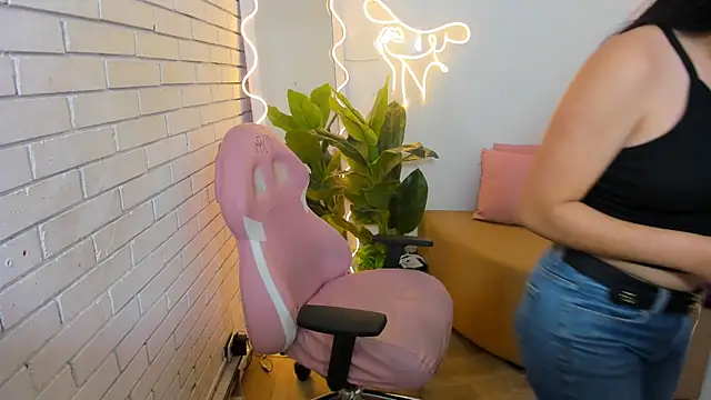 Snapshot of Chiara_tay chatting on 02-16-25, 01:58 Chiara tay online show from 02-16-25, 01:58