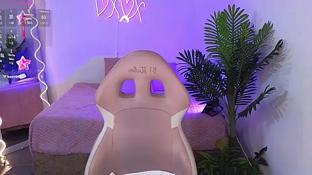 Snapshot of Chiara_tay chatting on 02-18-25, 07:21 Chiara tay online show from 02-18-25, 07:21