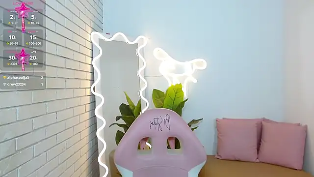 Snapshot of Chiara_tay chatting on 02-22-25, 06:06 Chiara tay online show from 02-22-25, 06:06