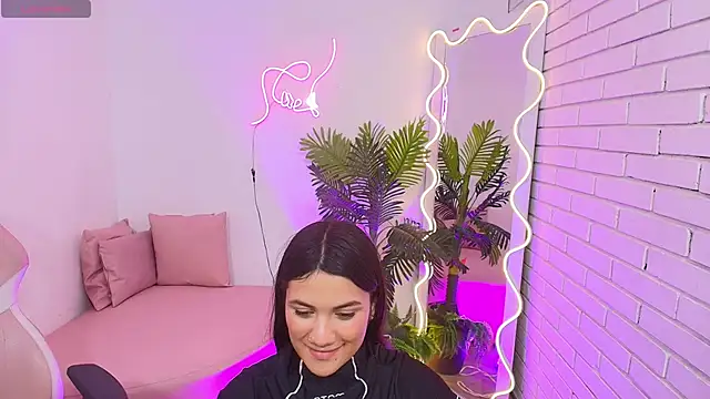 Snapshot of Chiara_tay chatting on 02-27-25, 03:47 Chiara tay online show from 02-27-25, 03:47