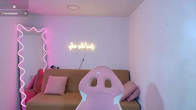 Snapshot of Chiara_tay chatting on 03-07-25, 10:35 Chiara tay online show from 03-07-25, 10:35