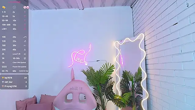 Snapshot of Chiara_tay chatting on 03-10-25, 07:10 Chiara tay online show from 03-10-25, 07:10