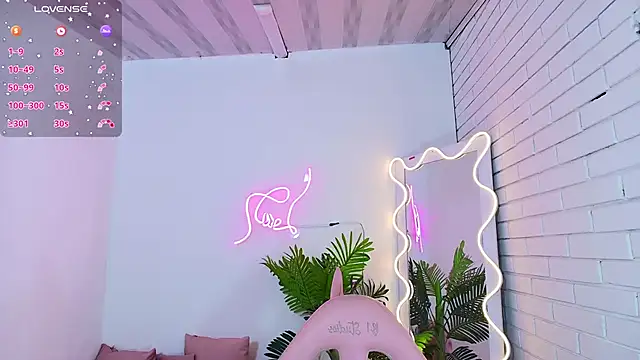 Snapshot of Chiara_tay chatting on 03-13-25, 06:05 Chiara tay online show from 03-13-25, 06:05