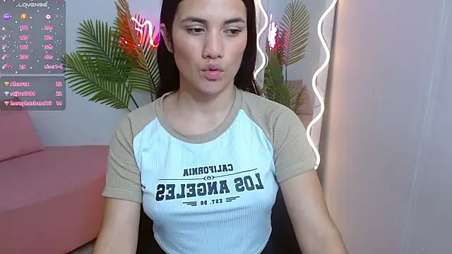 Snapshot of Chiara_tay chatting on 03-20-25, 09:15 Chiara tay online show from 03-20-25, 09:15