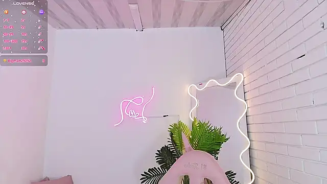 Snapshot of Chiara_tay chatting on 03-23-25, 06:26 Chiara tay online show from 03-23-25, 06:26