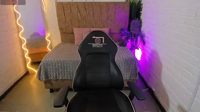 Snapshot of Chiara_tay chatting on 09-13-25, 07:13 Chiara tay online show from 09-13-25, 07:13