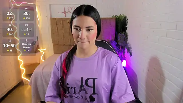 Snapshot of Chiara_tay chatting on 09-26-25, 07:18 Chiara tay online show from 09-26-25, 07:18