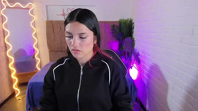 Snapshot of Chiara_tay chatting on 10-16-25, 07:15 Chiara tay online show from 10-16-25, 07:15