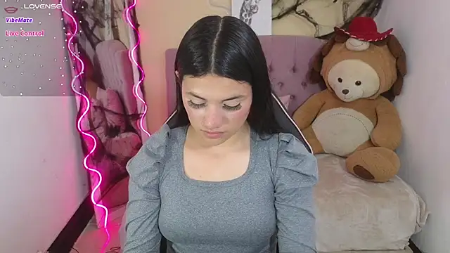 Snapshot of Chiara_tay chatting on 10-23-25, 03:06 Chiara tay online show from 10-23-25, 03:06