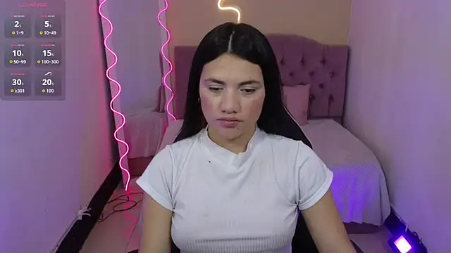 Snapshot of Chiara_tay chatting on 11-23-25, 03:06 Chiara tay online show from 11-23-25, 03:06