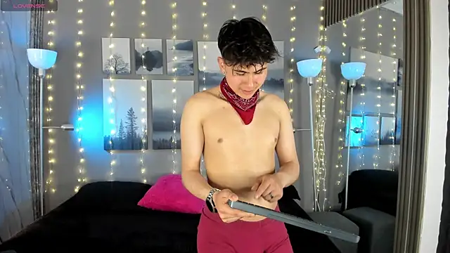 Snapshot of noah_and_rose chatting on 11-07-25, 07:58 noah and rose online show from 11-07-25, 07:58