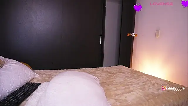 Snapshot of daycass_ chatting on 12-14-25, 11:53 daycass online show from 12-14-25, 11:53