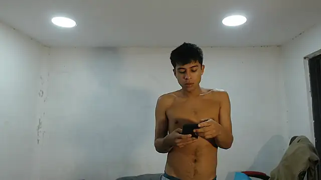 Snapshot of danielitopapuu chatting on 10-21-25, 11:44 danielitopapuu online show from 10-21-25, 11:44