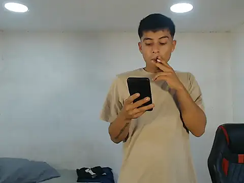 Snapshot of danielitopapuu chatting on 11-05-25, 01:33 danielitopapuu online show from 11-05-25, 01:33