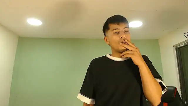 Snapshot of danielitopapuu chatting on 12-16-25, 12:59 danielitopapuu online show from 12-16-25, 12:59