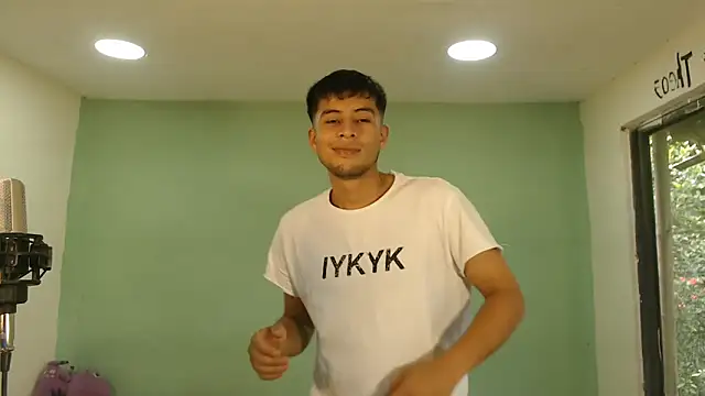 Snapshot of danielitopapuu chatting on 12-17-25, 04:57 danielitopapuu online show from 12-17-25, 04:57