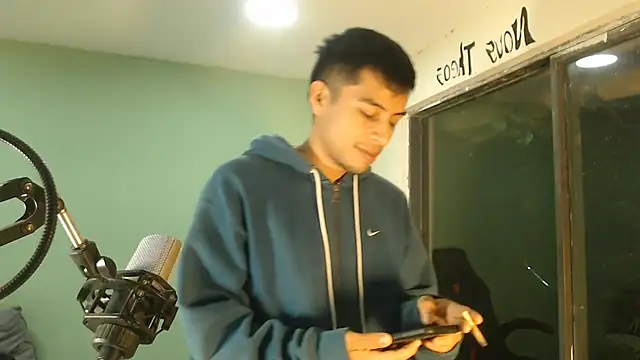 Snapshot of danielitopapuu chatting on 02-15-26, 06:21 danielitopapuu online show from 02-15-26, 06:21