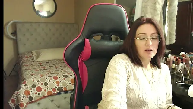 Snapshot of Carol_Scottt chatting on 10-26-25, 08:42 Carol Scottt online show from 10-26-25, 08:42