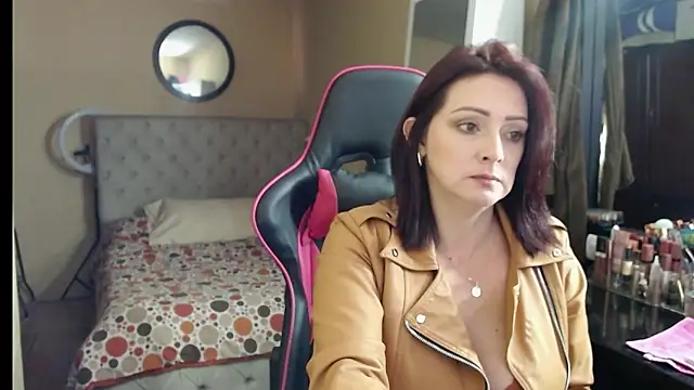 Snapshot of Carol_Scottt chatting on 10-31-25, 05:36 Carol Scottt online show from 10-31-25, 05:36