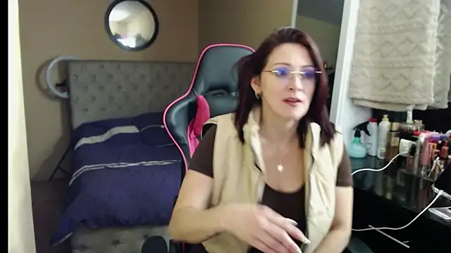 Snapshot of Carol_Scottt chatting on 11-11-25, 05:07 Carol Scottt online show from 11-11-25, 05:07