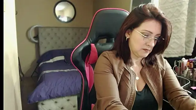 Snapshot of Carol_Scottt chatting on 11-13-25, 04:55 Carol Scottt online show from 11-13-25, 04:55