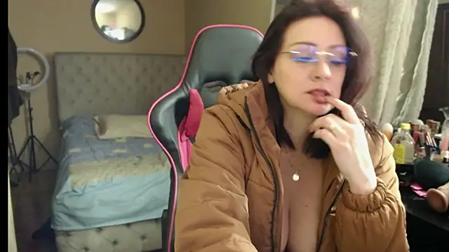 Snapshot of Carol_Scottt chatting on 12-22-25, 09:28 Carol Scottt online show from 12-22-25, 09:28