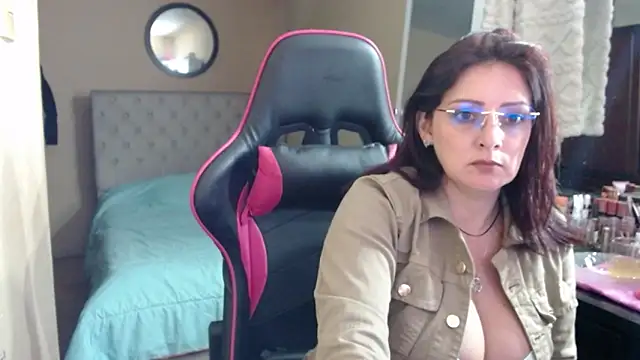 Snapshot of Carol_Scottt chatting on 03-06-26, 11:01 Carol Scottt online show from 03-06-26, 11:01