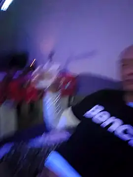 Snapshot of McdyllanXX chatting on 12-09-24, 12:12 McdyllanXX online show from 12-09-24, 12:12